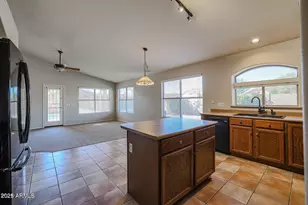 10269 W Patrick Ln, Peoria, AZ 85383 - Photo 6