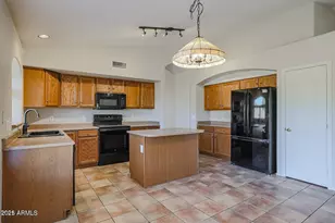 10269 W Patrick Ln, Peoria, AZ 85383 - Photo 8
