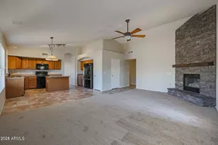 10269 W Patrick Ln, Peoria, AZ 85383 - Photo 12