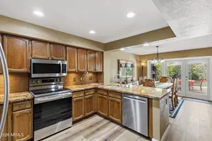 422 E Kerry Ln, Phoenix, AZ 85024 - Photo 4