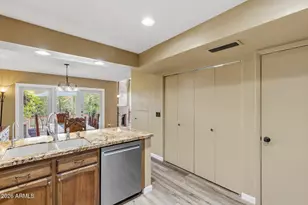422 E Kerry Ln, Phoenix, AZ 85024 - Photo 32