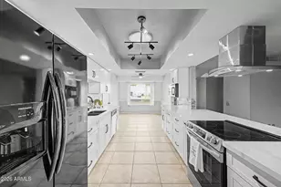 9433 W Hutton Dr, Sun City, AZ 85351 - Photo 6