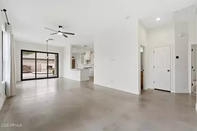 26428 N 42nd Place, Phoenix, AZ 85050 - Photo 2