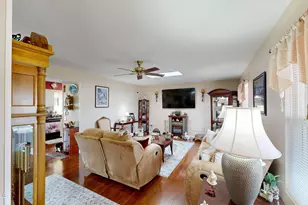 9205 W Long Hills Dr, Sun City, AZ 85351 - Photo 8