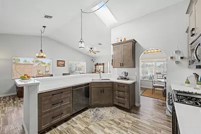 20439 N 110th Avenue, Sun City, AZ 85373 - Photo 10