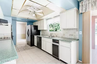 9810 W Lindgren Avenue, Sun City, AZ 85373 - Photo 14