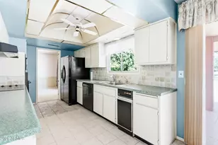 9810 W Lindgren Ave, Sun City, AZ 85373 - Photo 14