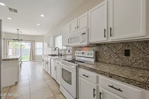 15569 W Gelding Dr, Surprise, AZ 85379 - Photo 14