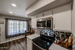 18621 N 104th Dr, Sun City, AZ 85373 - Photo 8
