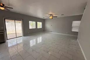 10823 N 70th Ave, Peoria, AZ 85345 - Photo 4