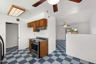 2242 E Chipman Rd, Phoenix, AZ 85040 - Photo 8