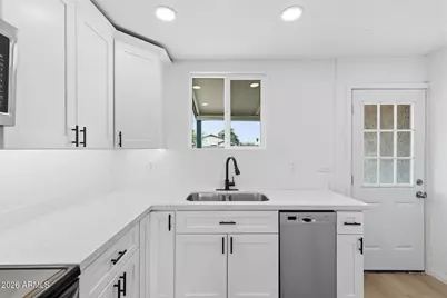 2750 E Wier Avenue, Phoenix, AZ 85040 - Photo 16
