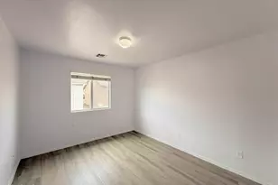 5216 W Albeniz Pl, Phoenix, AZ 85043 - Photo 14