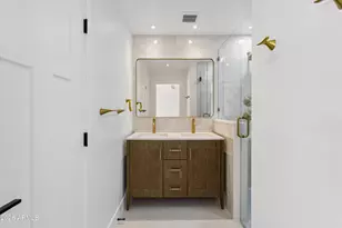 939 E Berridge Ln, Phoenix, AZ 85014 - Photo 16