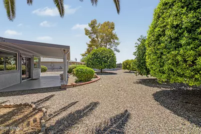 16022 N Lakeforest Drive, Sun City, AZ 85351 - Photo 4