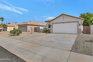 741 E Cantebria Dr, Gilbert, AZ 85296 - Photo 2