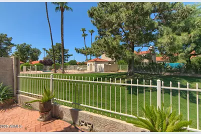 4020 E Laurel Lane, Phoenix, AZ 85028 - Photo 12