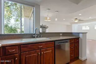 4020 E Laurel Ln, Phoenix, AZ 85028 - Photo 12