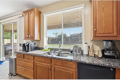 18391 W Port Royale Lane, Surprise, AZ 85388 - Photo 20