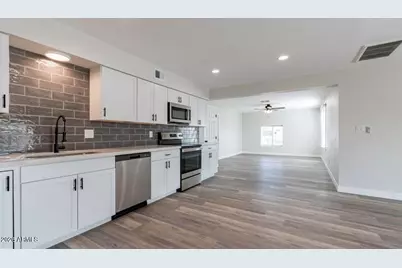 8304 N 55th Avenue, Glendale, AZ 85302 - Photo 2