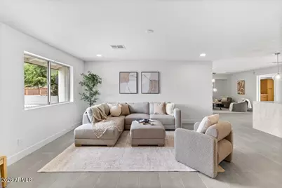 3926 E Laurel Lane, Phoenix, AZ 85028 - Photo 4