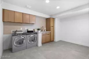 3926 E Laurel Ln, Phoenix, AZ 85028 - Photo 14