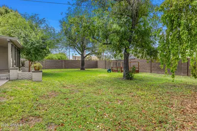 3205 E Clarendon Avenue #13, Phoenix, AZ 85018 - Photo 10