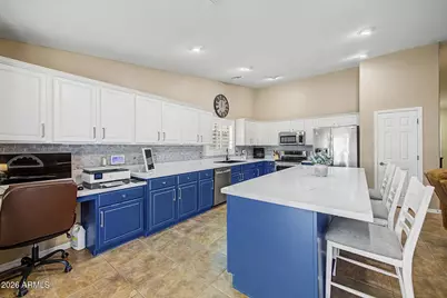 18164 W Desert Lane, Surprise, AZ 85388 - Photo 10