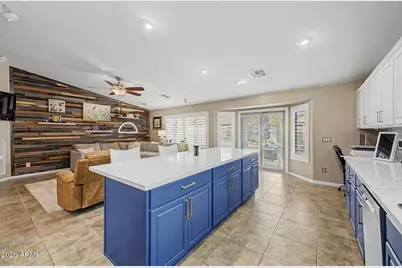 18164 W Desert Lane, Surprise, AZ 85388 - Photo 12