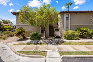 7557 N Dreamy Draw Dr, Phoenix, AZ 85020 - Photo 2