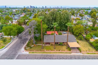 2240 E Whitton Avenue, Phoenix, AZ 85016 - Photo 2
