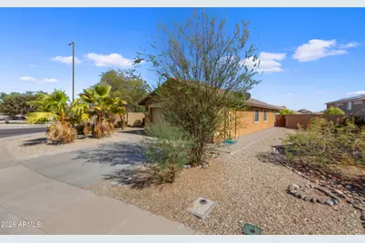 25883 W Gibson Lane, Buckeye, AZ 85326 - Photo 2