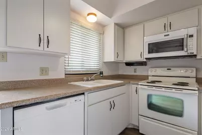 1320 E Bethany Home Road #77, Phoenix, AZ 85014 - Photo 8