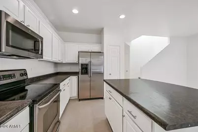 7060 S 7th Lane, Phoenix, AZ 85041 - Photo 8