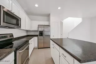 7060 S 7th Ln, Phoenix, AZ 85041 - Photo 8