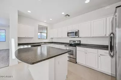 7060 S 7th Lane, Phoenix, AZ 85041 - Photo 6