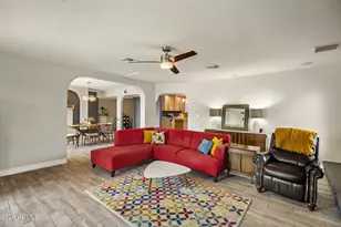 611 E Canterbury Ln, Phoenix, AZ 85022 - Photo 4