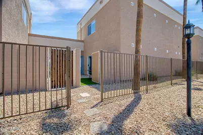 3221 N 37th Street #18, Phoenix, AZ 85018 - Photo 16