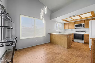 8021 W Paradise Drive, Peoria, AZ 85345 - Photo 12