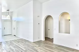 1360 S Portland Ave, Gilbert, AZ 85296 - Photo 8