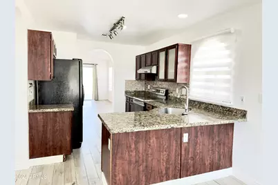 1360 S Portland Avenue, Gilbert, AZ 85296 - Photo 6