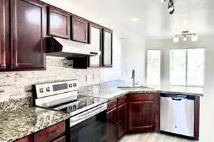 1360 S Portland Ave, Gilbert, AZ 85296 - Photo 2
