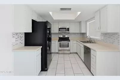 126 W Loma Vista Drive #101, Tempe, AZ 85282 - Photo 1