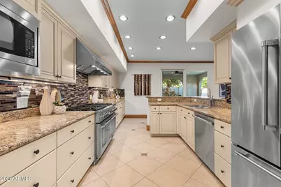 149 N Country Club Drive, Phoenix, AZ 85014 - Photo 20