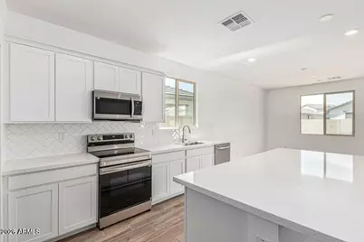 18348 W Villa Hermosa Lane, Surprise, AZ 85387 - Photo 6