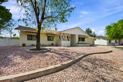 3827 E Mercer Lane, Phoenix, AZ 85028 - Photo 2