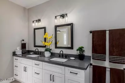 3804 E Monterey Way, Phoenix, AZ 85018 - Photo 10