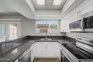 2824 E Waltann Ln, Phoenix, AZ 85032 - Photo 8