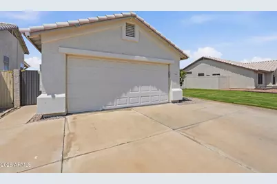 7116 N 81st Lane, Glendale, AZ 85303 - Photo 2