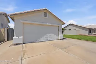 7116 N 81st Ln, Glendale, AZ 85303 - Photo 2